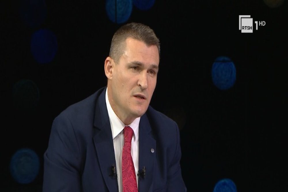 Flet Altin Dumani: Nuk i arrestojm&euml; politikan&euml;t me grafik