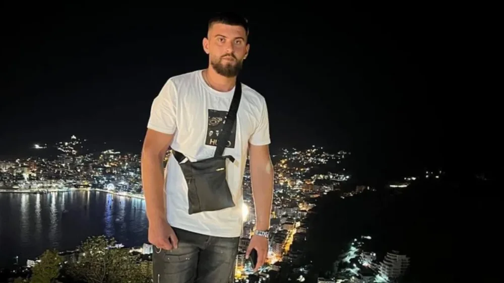 Aksidenti n&euml; Fier/ Makina p&euml;rplaset me motorin, nd&euml;rron jet&euml;