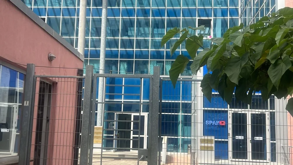 Ndihmoi emigrant&euml;t e paligjsh&euml;m t&euml; kalonin kufirin, GJKKO l&euml;