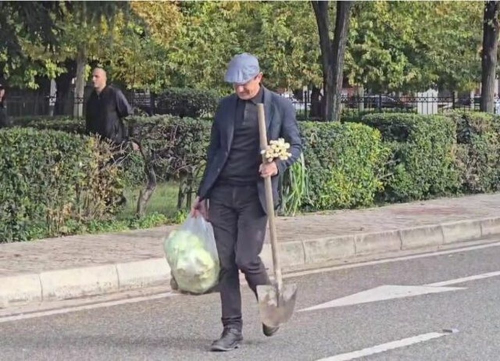 Foto/ Sula "godet" s&euml;rish me paraqitjen e tij n&euml; Kuvend