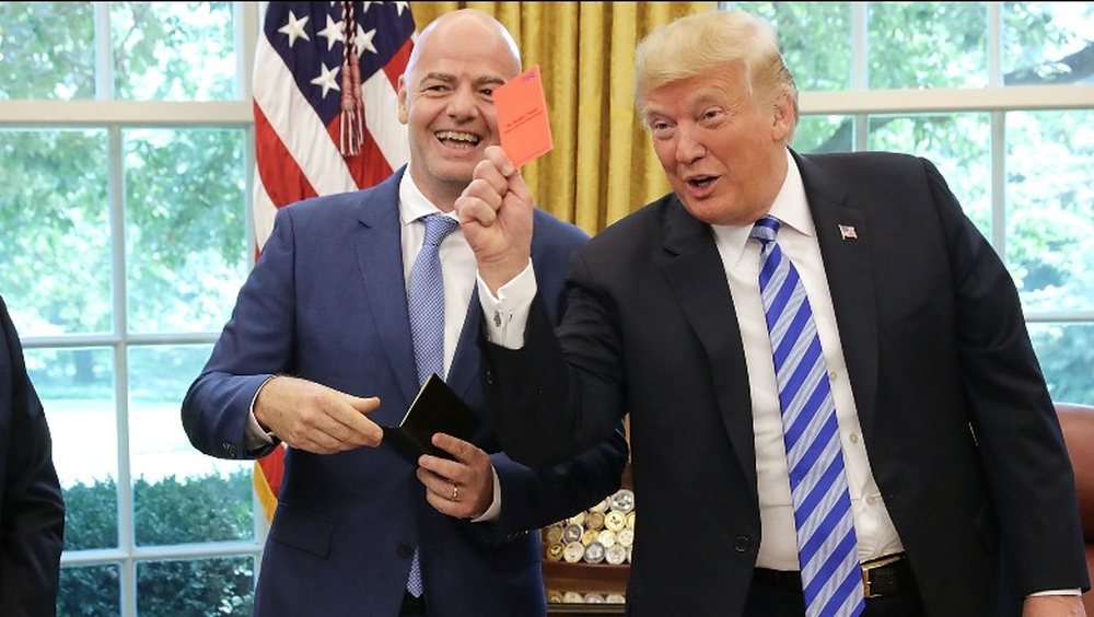 Karton i kuq p&euml;r gazetar&euml;t: Infantino nuk harron, i d&euml;rgon mesazh