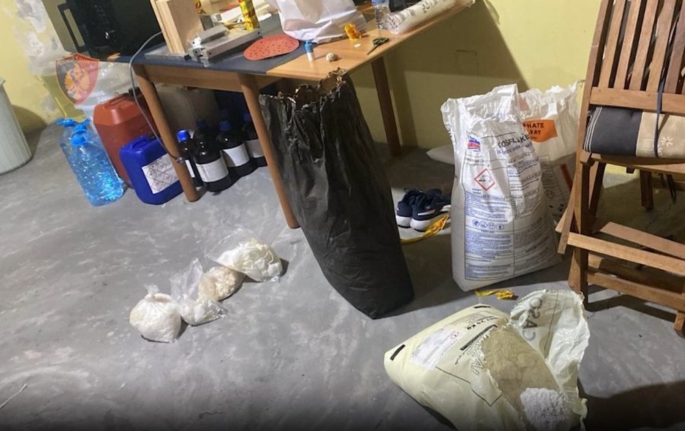 Kokaina importohej e fshehur n&euml; l&euml;kur&euml; lop&euml;sh, 48 ton