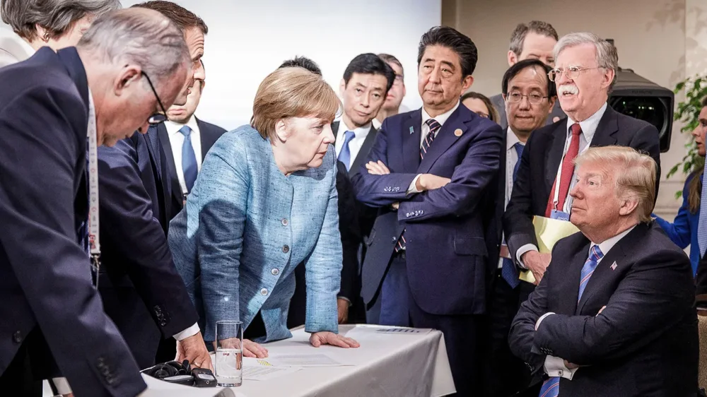 Nj&euml; trash&euml;gimi n&euml; pik&euml;pyetje/ Merkel thyen heshtjen me