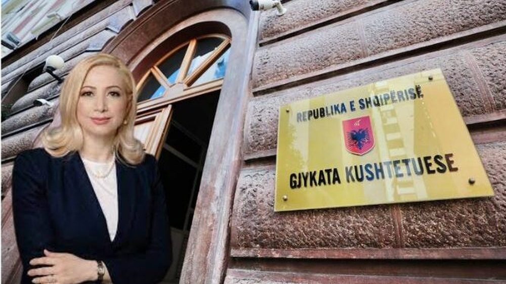 Kryetarja e Gjykat&euml;s Kushtetuese b&euml;n nj&euml; hap pas, pranon se i ka