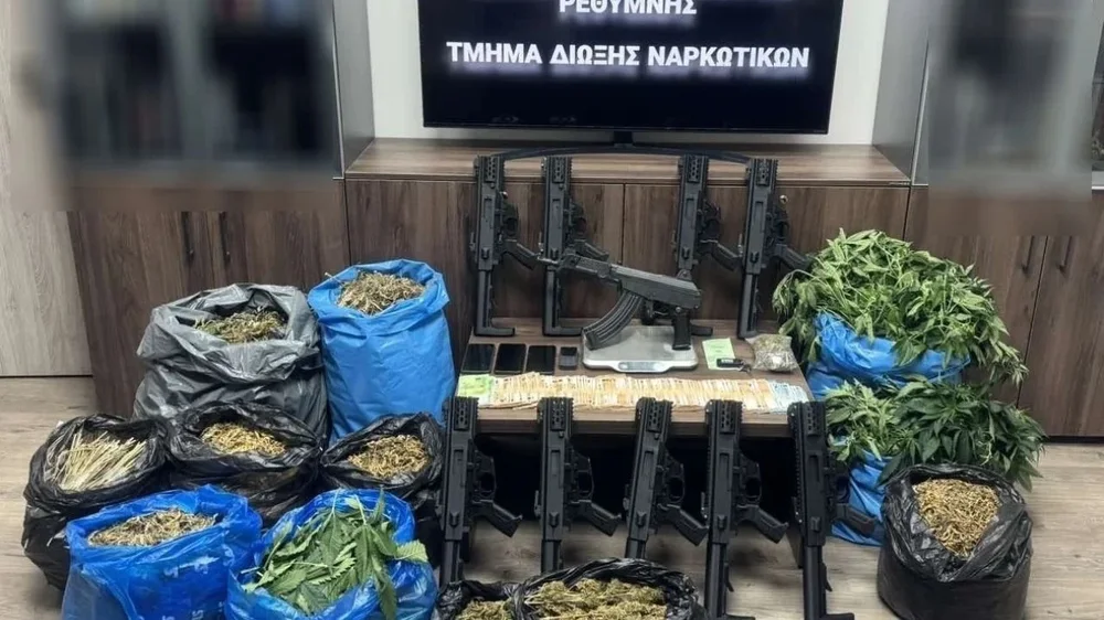 Laborator p&euml;r mar&iacute;juan&euml; dhe arsenal armẽsh, prangoset