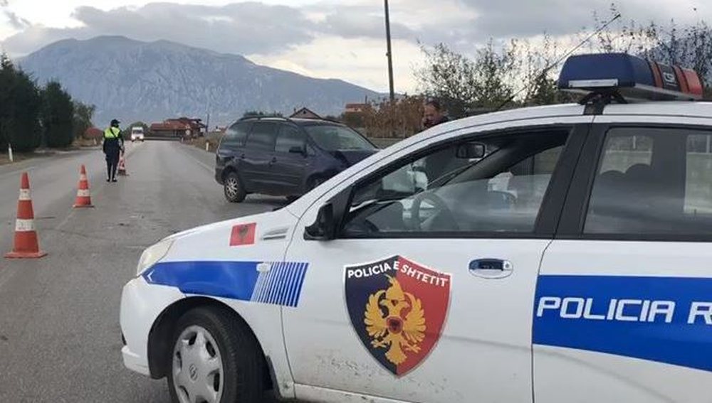 Dimal/ Humb jet&euml;n pasagjeri pas p&euml;rplasjes s&euml; dy automjeteve,