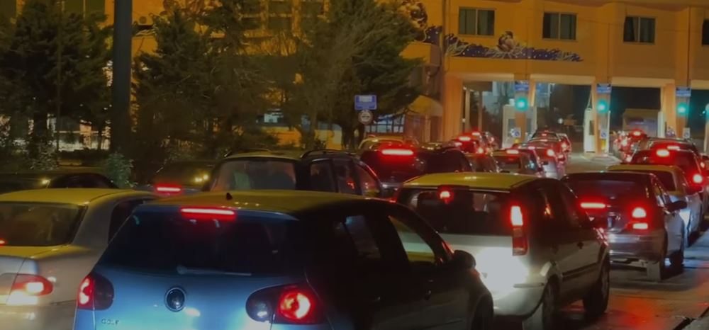 Fluks l&euml;vizjesh n&euml; Qaf&euml; Than&euml;, radh&euml; kilometrike
