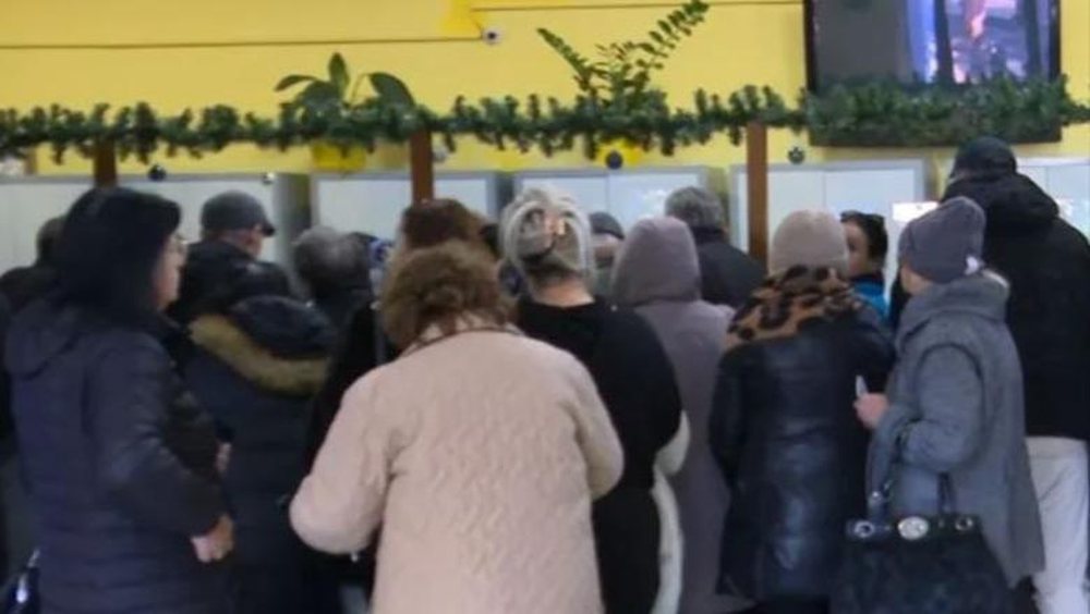 Dyndje p&euml;r marrjen e pensionit n&euml; Patos, t&euml; moshuarit: Duhen