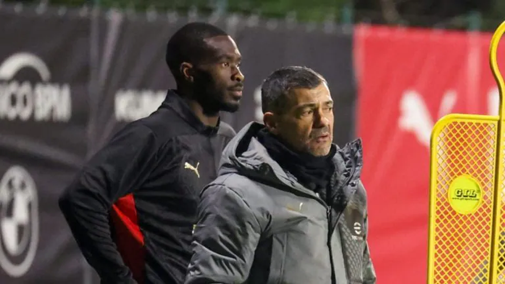 L&euml;vizja e par&euml; e Sergio Concei&ccedil;&atilde;o si trajner i Milan