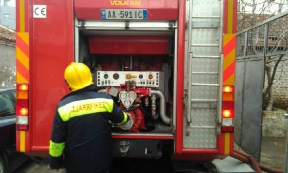 Zjarr te Komuna e Parisit n&euml; Tiran&euml;, p&euml;rfshihet nga flak&euml;t