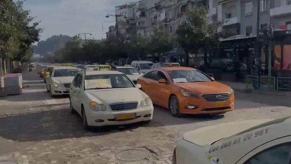 Taksist&euml;t, protest&euml; p&euml;rpara Bashkis&euml; s&euml; Elbasanit