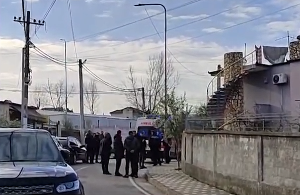 Vrasja n&euml; Kam&euml;z/ Shkak hasm&euml;ria, v&euml;llai i viktim&euml;s vrau