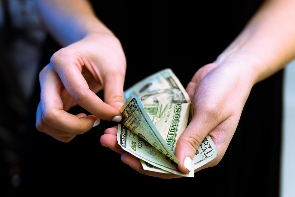 &Ccedil;mimet e larta, pagat dhe pensionet e ul&euml;ta jan&euml;