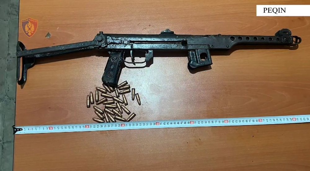 Arrestohet 31-vje&ccedil;ari n&euml; Peqin, pasi iu gjet &alpha;rm&euml; zjarri