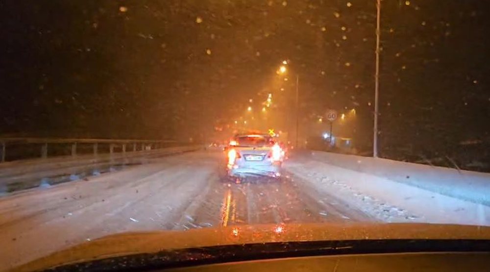 Reshjet e d&euml;bor&euml;s/ Kaos edhe n&euml; aksin Tiran&euml; - Elbasan
