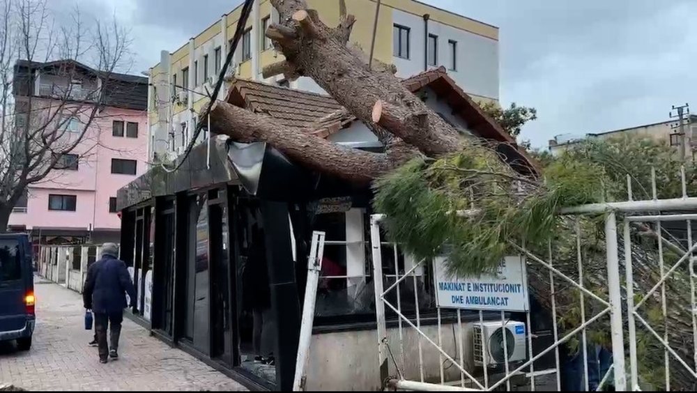 Rr&euml;zohen pem&euml; pran&euml; spitalit t&euml; Lezh&euml;s, d&euml;mtohen