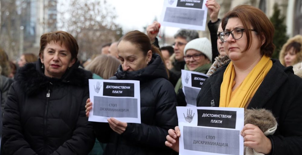 Punonj&euml;sit e administrat&euml;s n&euml; Shkup protestojn&euml; p&euml;r