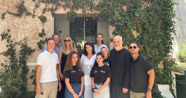 Foto e përbashkët Jared Kushner, Ivanka Trump, Richard Grenell, Edi Rama, Absehera