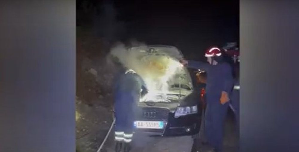 Merr flak&euml; makina n&euml; tunelin e rrug&euml;s Kardhiq-Delvin&euml;