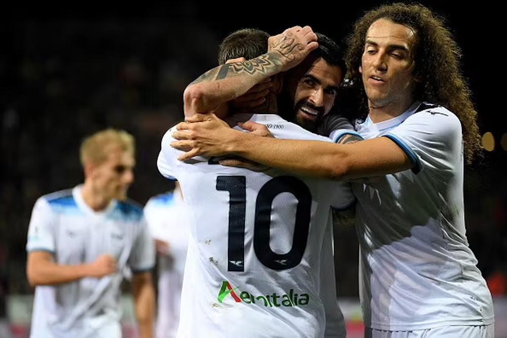 Hysaj rifiton vendin, titullar e asist, pastaj d&euml;mtim: Lazio thyen