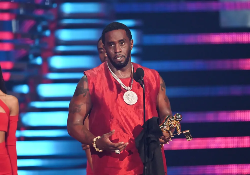 Ish-asistentja personale e Diddy: M&euml; sulmoi seksualisht
