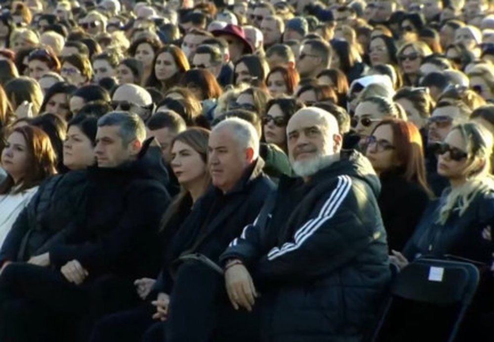 Pas arrestimit t&euml; Veliajt, Rama "merr frenat&rdquo; e bashkis&euml;
