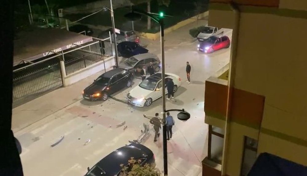 PAMJET/ 6 automjete p&euml;rfshihen n&euml; nj&euml; aksident n&euml; Fier