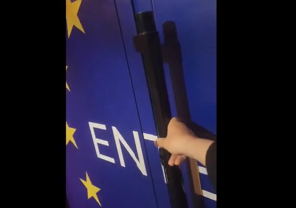 "PS fle, armiku s&rsquo;fle"/ Paloka nxjerr VIDEON: Si g&euml;njen