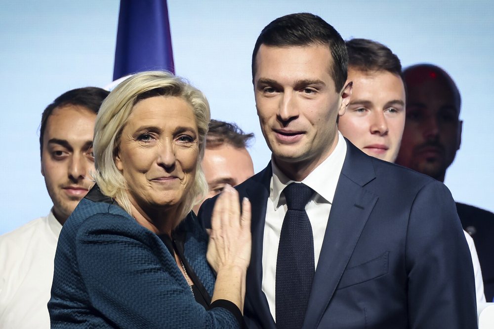 Drejt&euml;sia franceze ekzekuton politikisht shefen e opozit&euml;s, Marine Le