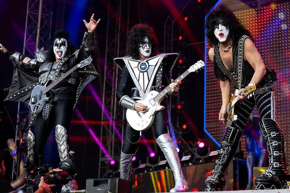 Rikthehet grupi "KISS"