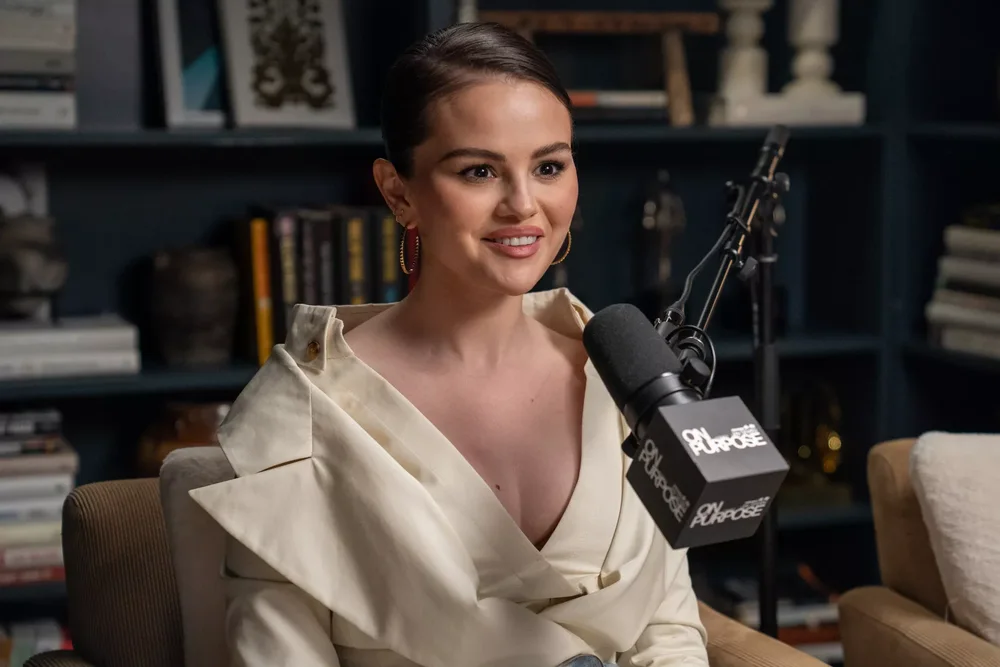 Selena Gomez reflekton p&euml;r dashurit&euml; e m&euml;parshme
