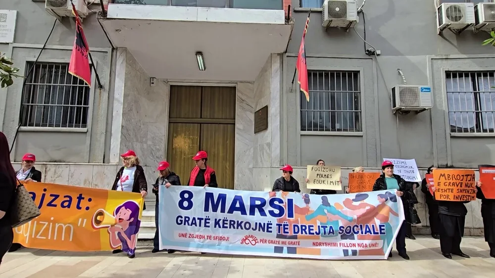8 marsi protest&euml;/ Marshim n&euml; rrug&euml;t e Elbasanit dhe Durr&euml;sit