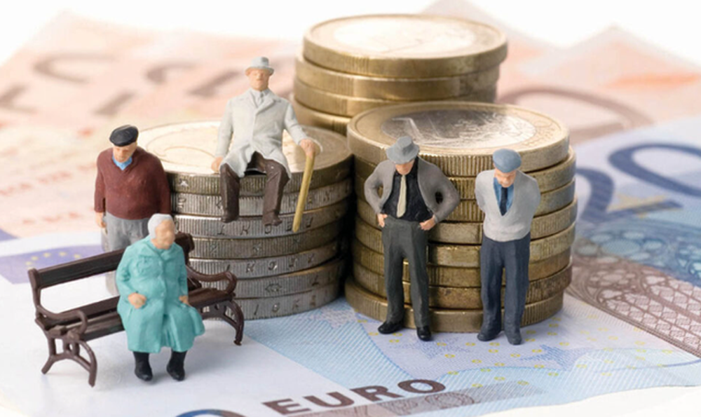 Rreziku i pensioneve, borxhi i sigurimeve shoq&euml;rore nuk ndalet