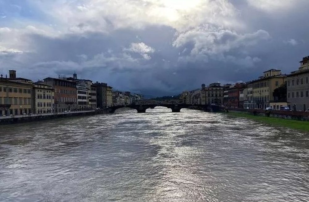 Moti i keq n&euml; Itali rrit nivelet e lumenjve, mbyllen shkollat n&euml;