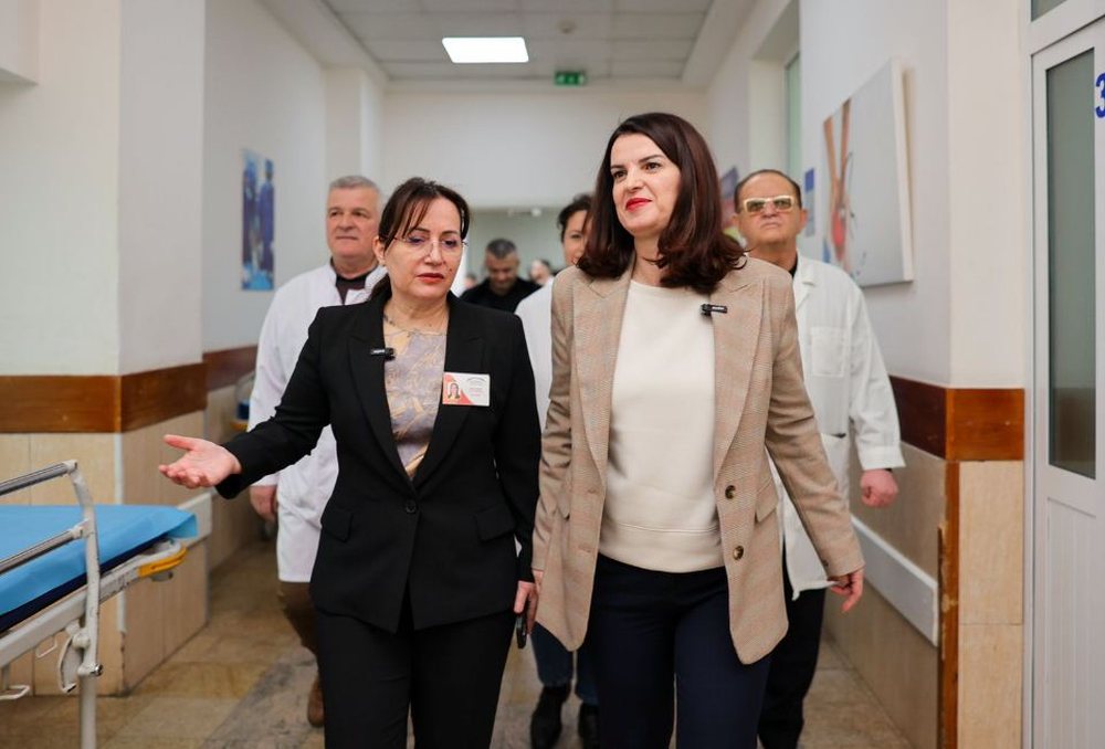 N&euml; vend t&euml; lajmeve t&euml; fushat&euml;s/ Nj&euml; grua po vdes nga