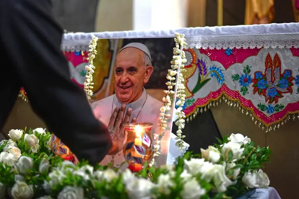 Hapet testamenti i Pap&euml;s: M&euml; varrosni direkt n&euml; tok&euml;, nuk