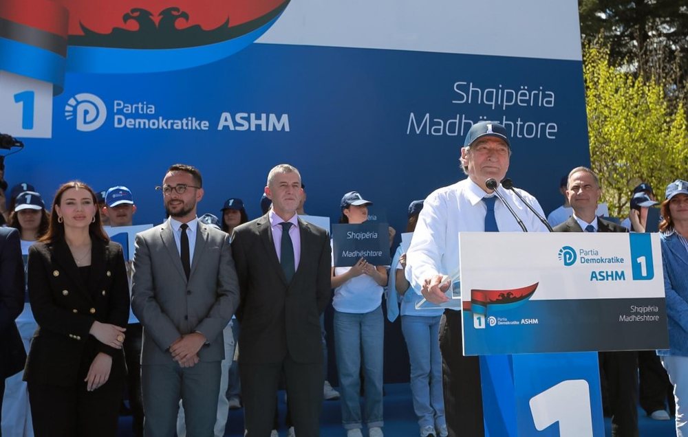 Berisha n&euml; Puk&euml;: Nuk shkohet n&euml; Europ&euml; me hajdute si Lubi