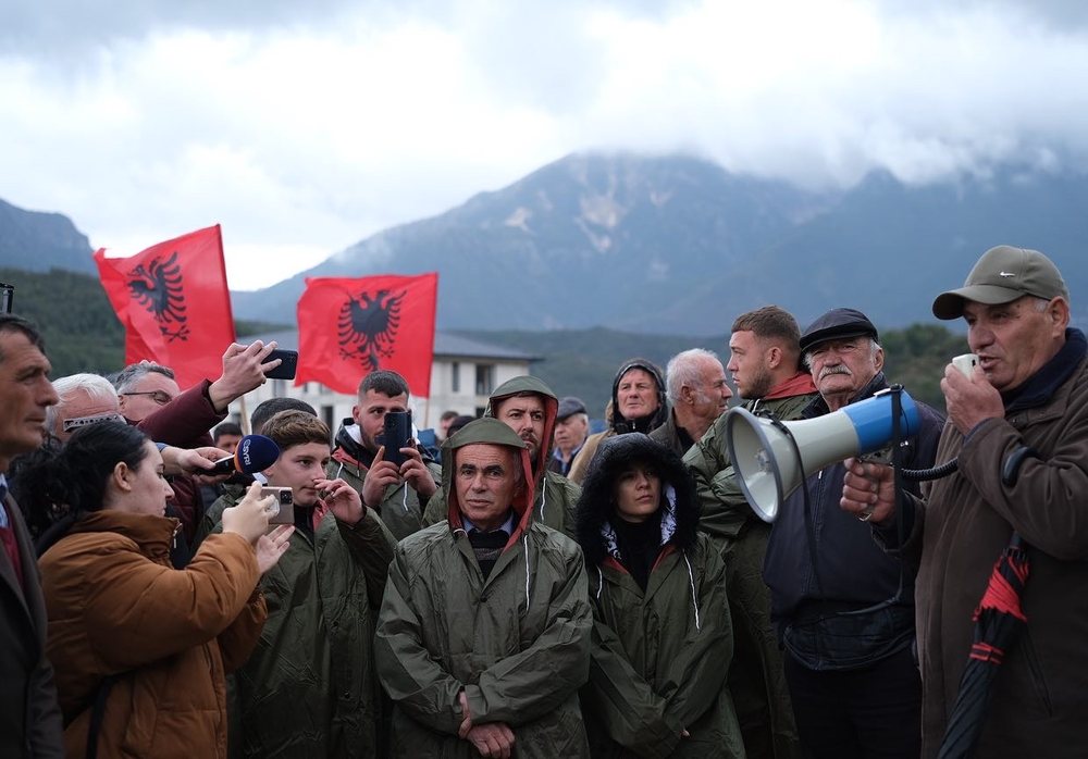 Banor&euml;t e Himar&euml;s n&euml; protest&euml; kund&euml;r nd&euml;rtimit