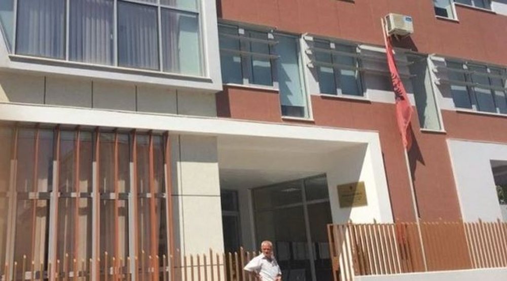 Akuzohet se ngacmonte seksualisht 2 nx&euml;n&euml;se, arrestohet n&euml; Rinas