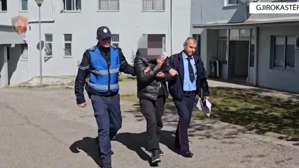 Shfryt&euml;zonin 26-vje&ccedil;aren p&euml;r prostitucion, arrestohen 2 persona