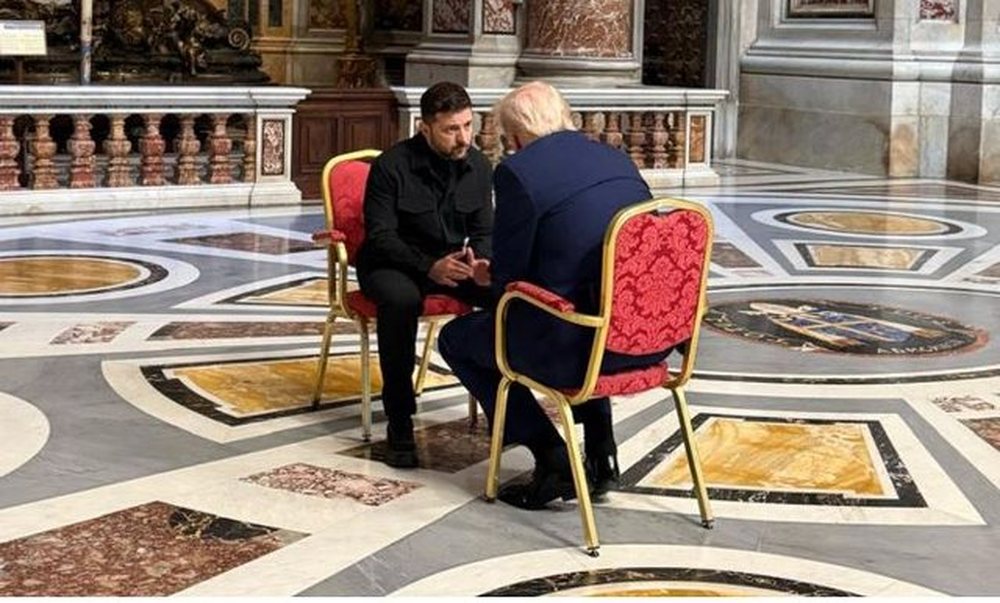 Publikohet foto, Trump dhe Zelensky takim kok&euml; m&euml; kok&euml; n&euml;