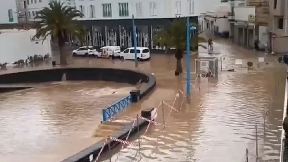 Spanj&euml;/ Rrug&euml;t kthehen n&euml; lumenj dhe makinat e sht&euml;pit&euml;
