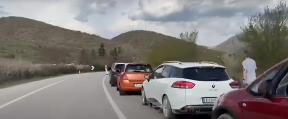 Radh&euml; e gjat&euml; n&euml; Kapshtic&euml;, emigrant&euml;t kthehen n&euml;