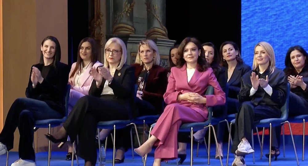 FOTO/ Fytyra e Elisa Spiropalit kur Rama e tall para grave t&euml; PS