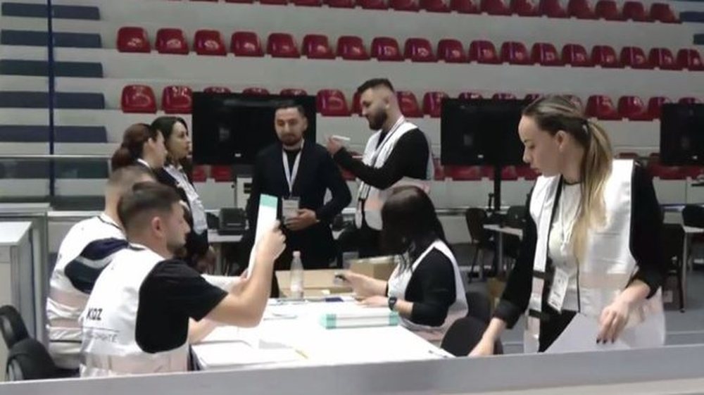 Zgjedhjet e 11 majit, nis vulosja dhe paketimi i flet&euml;ve t&euml; votimit