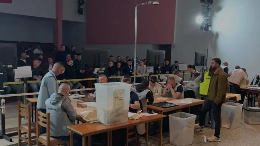 Votat e Tiran&euml;s, kryesojn&euml; Gonxhja, Xhafaj, Rakipi dhe Alimehmeti!