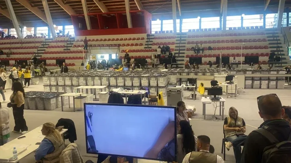 Nis hapja e zarfeve me votat e ardhura nga shqiptar&euml;t e Greqis&euml;