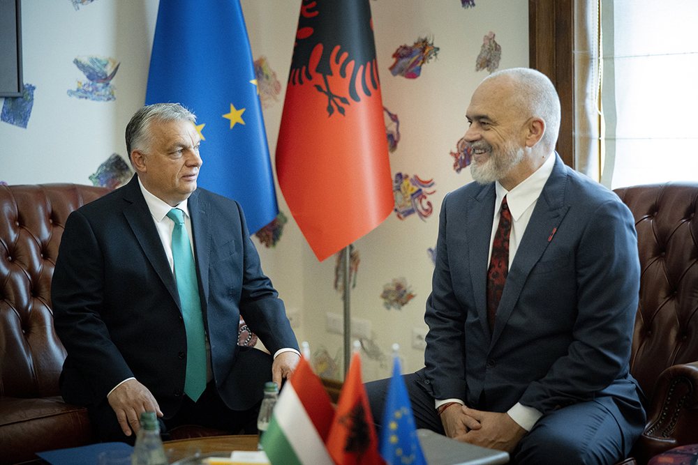 "Koleg&euml;t"/ Orban uron Ram&euml;n: Fitore bind&euml;se, mezi pres