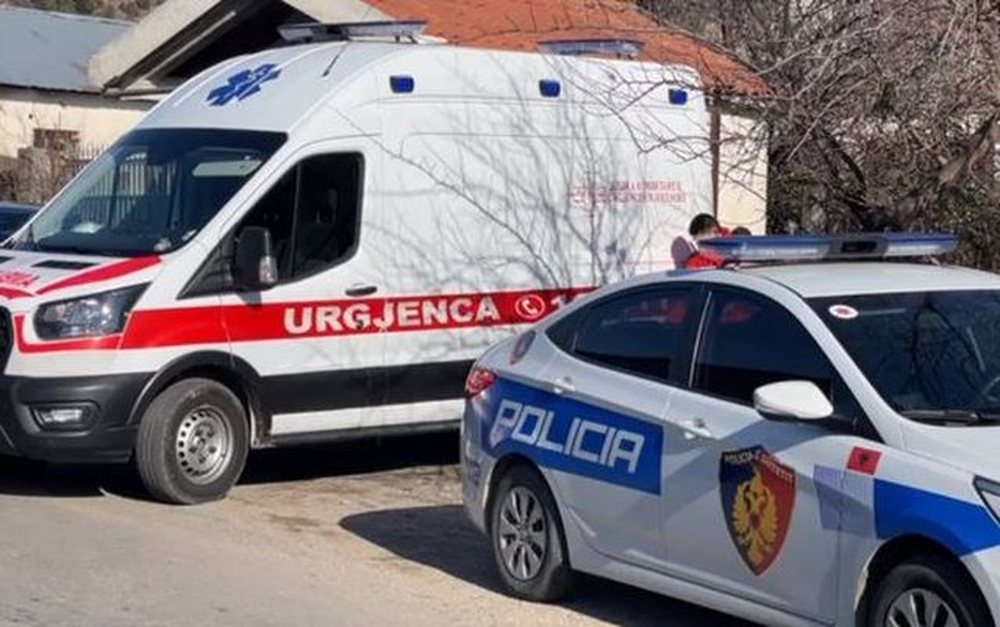 E r&euml;nd&euml; n&euml; Sarand&euml;/ Bie nga ballkoni, nd&euml;rron jet&euml;