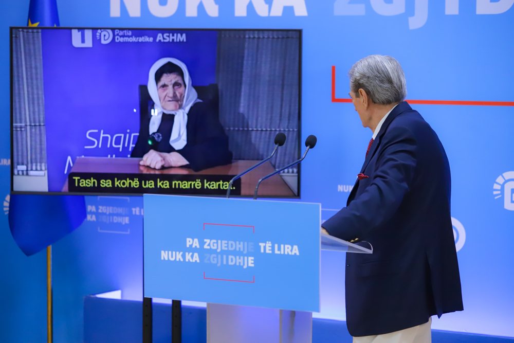 D&euml;shmia/ T&euml; moshuarit tregojn&euml; si iu mor&euml;n kartat e